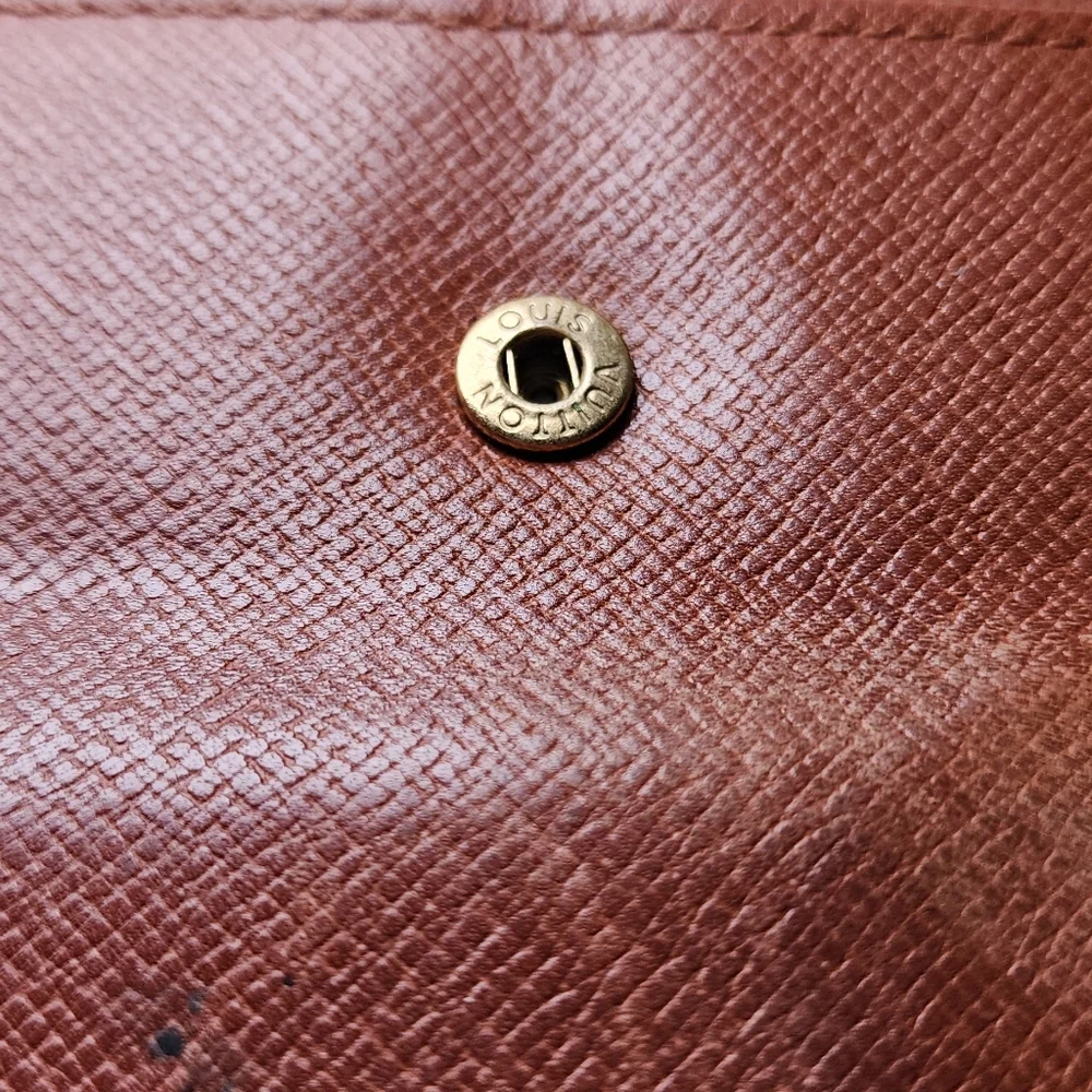 Louis Vuitton Monogram Bi-Fold - Picture 15 of 15